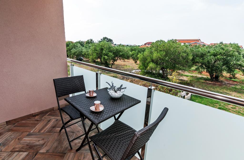 Apartments Lapidem Sukošan Екстериор снимка
