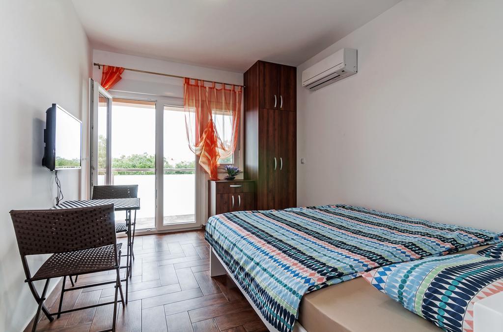 Apartments Lapidem Sukošan Екстериор снимка
