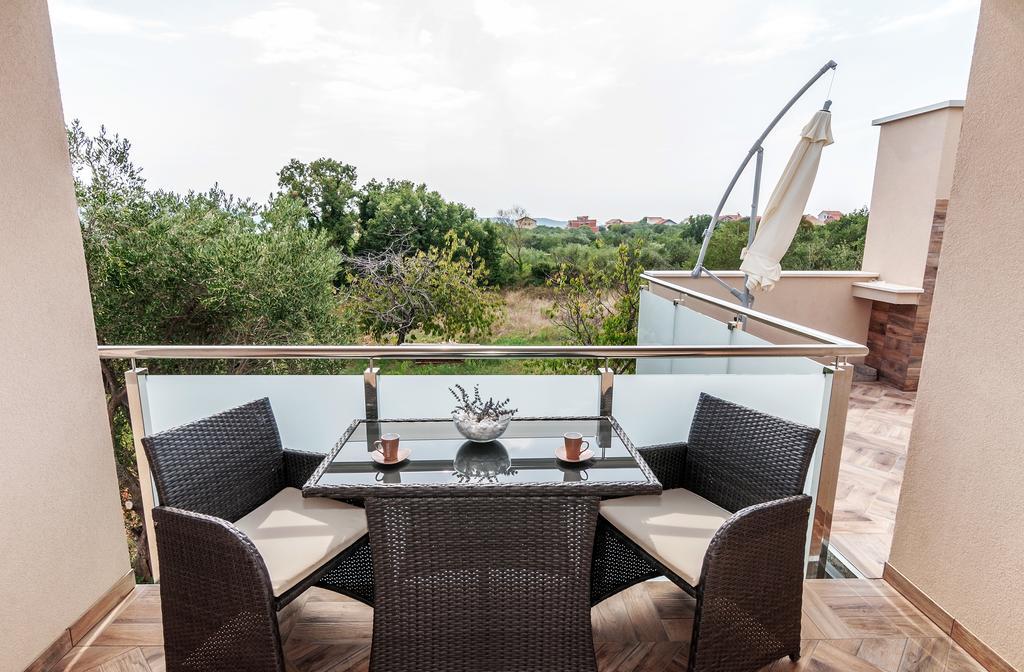 Apartments Lapidem Sukošan Екстериор снимка