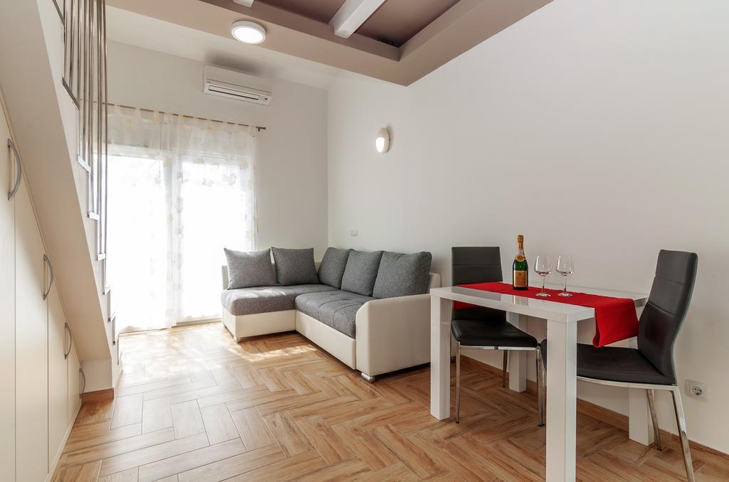 Apartments Lapidem Sukošan Екстериор снимка