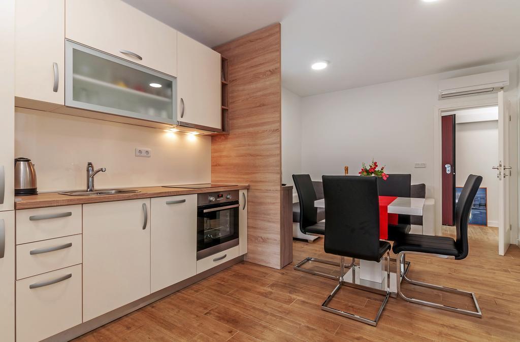 Apartments Lapidem Sukošan Екстериор снимка