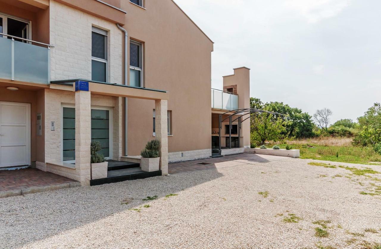 Apartments Lapidem Sukošan Екстериор снимка